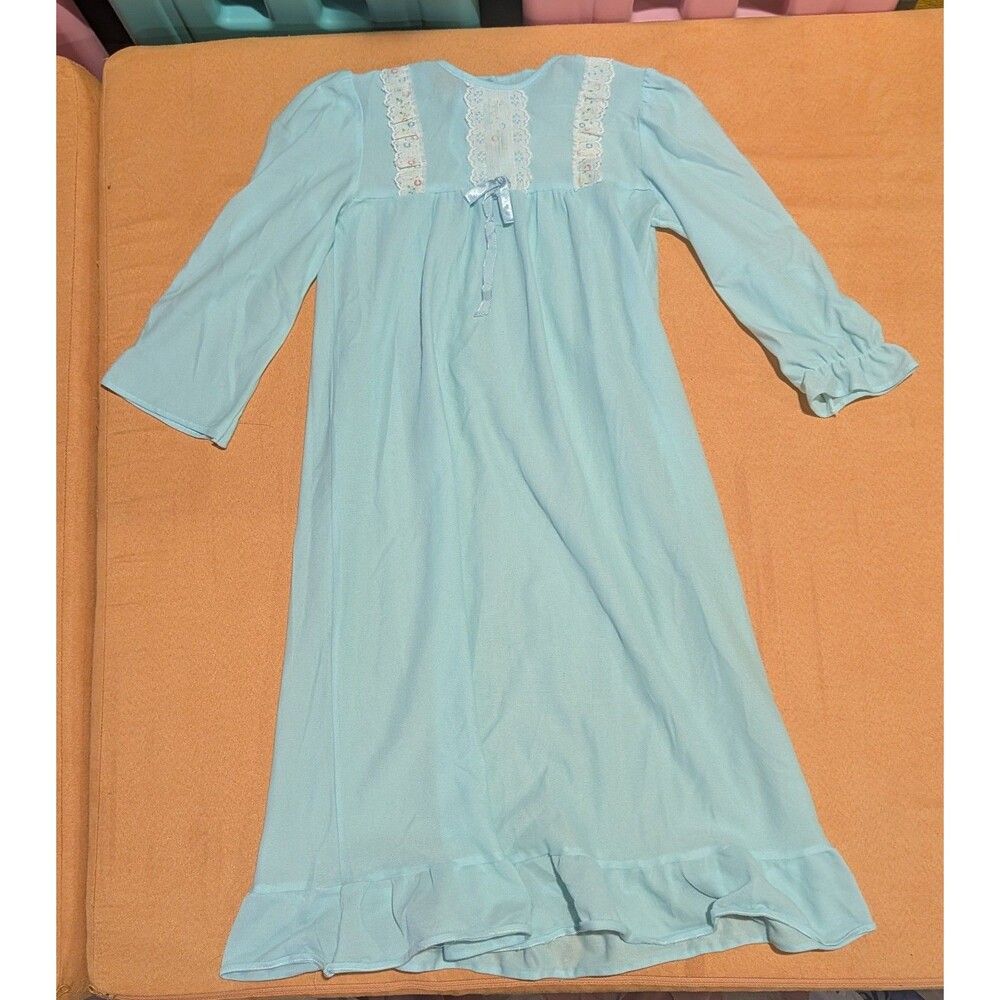 Girls vintage nightgown